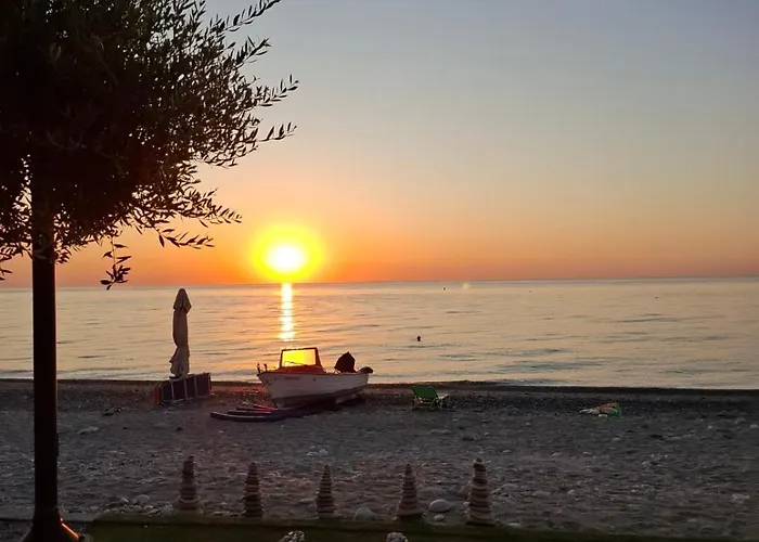 Beachfront Paradise Leptokaryá